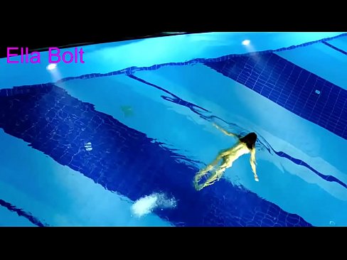 ❤️ मी पाहणे थांबवू शकत नाही, तरुण गोरा ELLA BOLT रिसॉर्ट पूलमध्ये नग्न पोहताना पकडला गेला ❤️❌ mr.videolucrativo.top वर ﹏